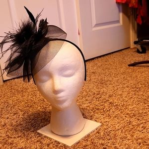 Black fascinator. New Without Tags.